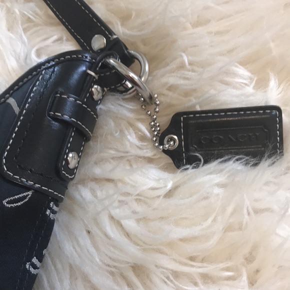 A very comfortable coach bag. - Picture 2 of 5